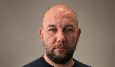 A closer crop of the same photograph of Omar Beglerović, cut to the head and shoulders.